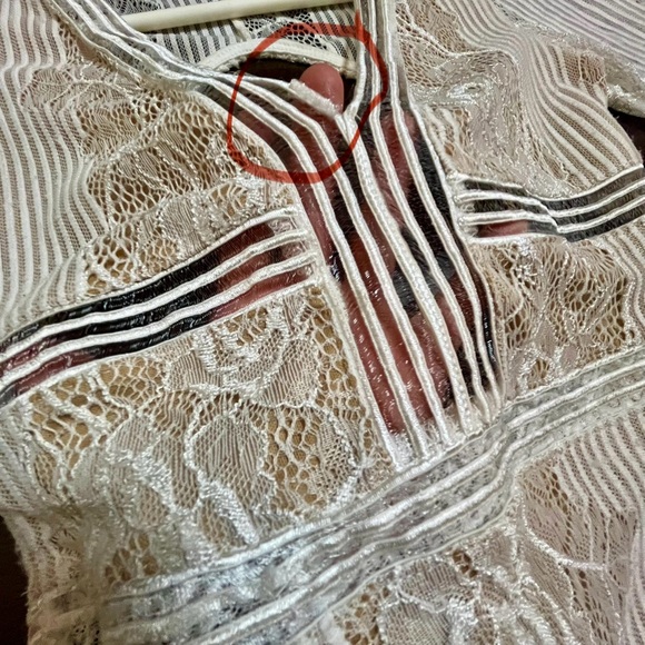 Lacey long sleeve body suit deep v neck creamy white Pretty Little Thing size 2 - Picture 7 of 8